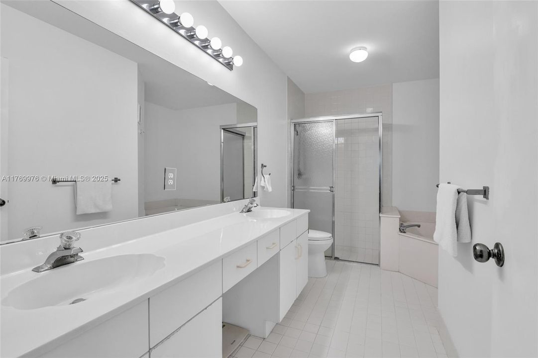 Vendido Recientemente: $609,000 (4 camas, 2 baños, 1842 Pies cuadrados)