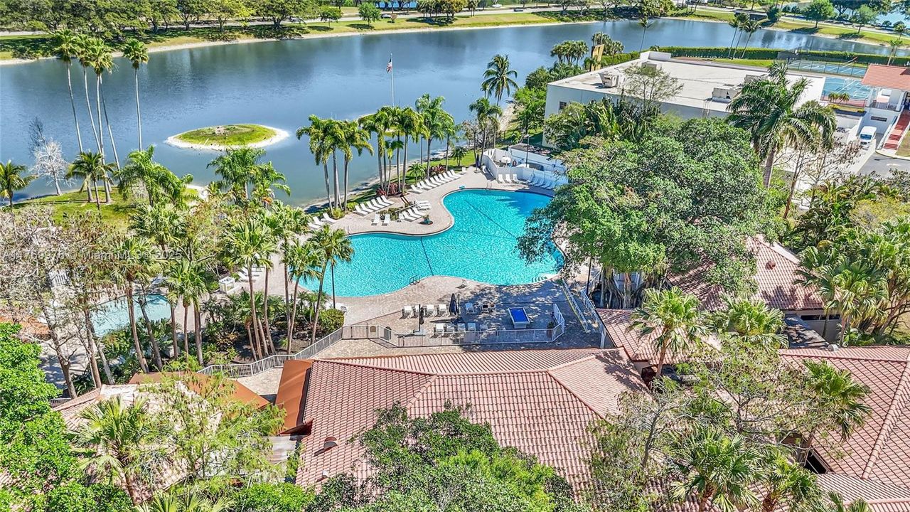 Vendido Recientemente: $609,000 (4 camas, 2 baños, 1842 Pies cuadrados)