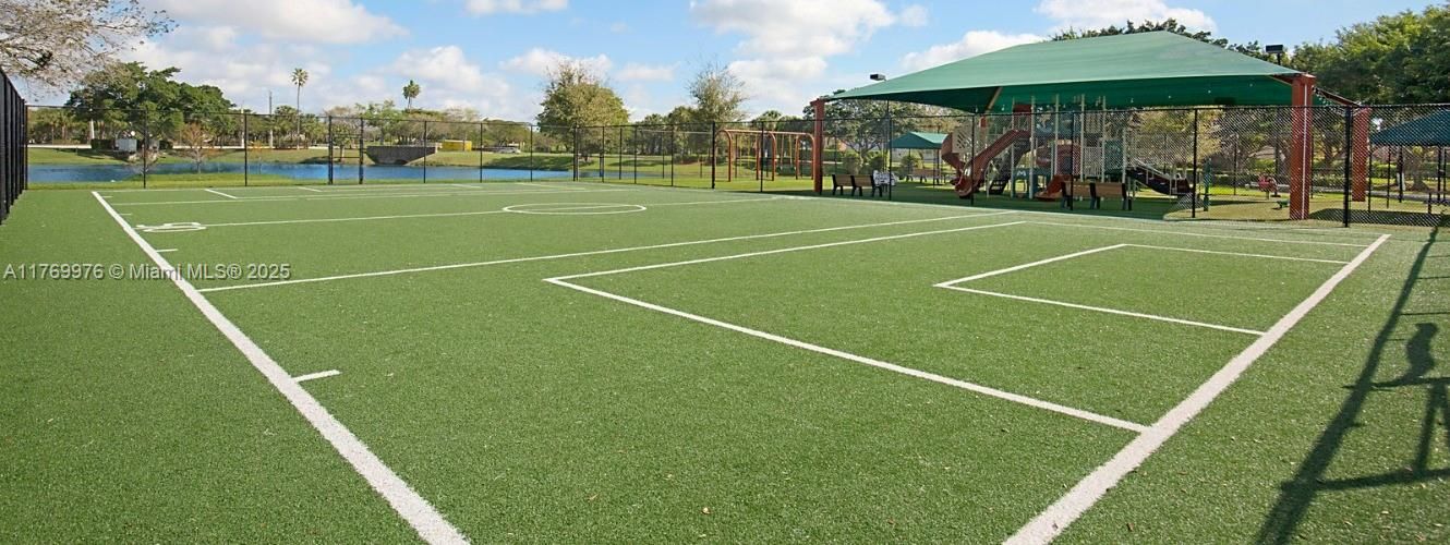 Vendido Recientemente: $609,000 (4 camas, 2 baños, 1842 Pies cuadrados)