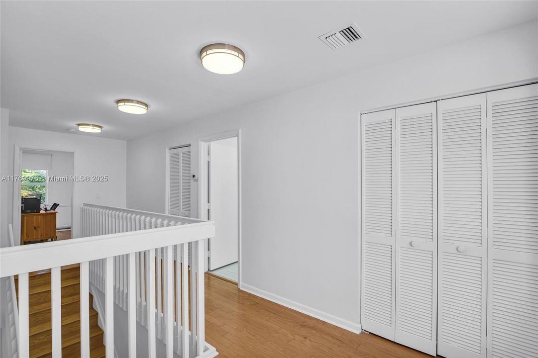 Vendido Recientemente: $609,000 (4 camas, 2 baños, 1842 Pies cuadrados)