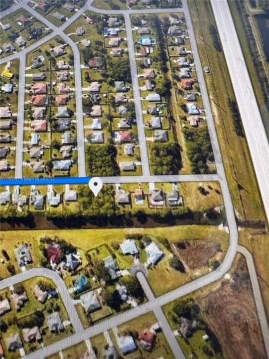 最近售出: $180,000 (0.46 acres)