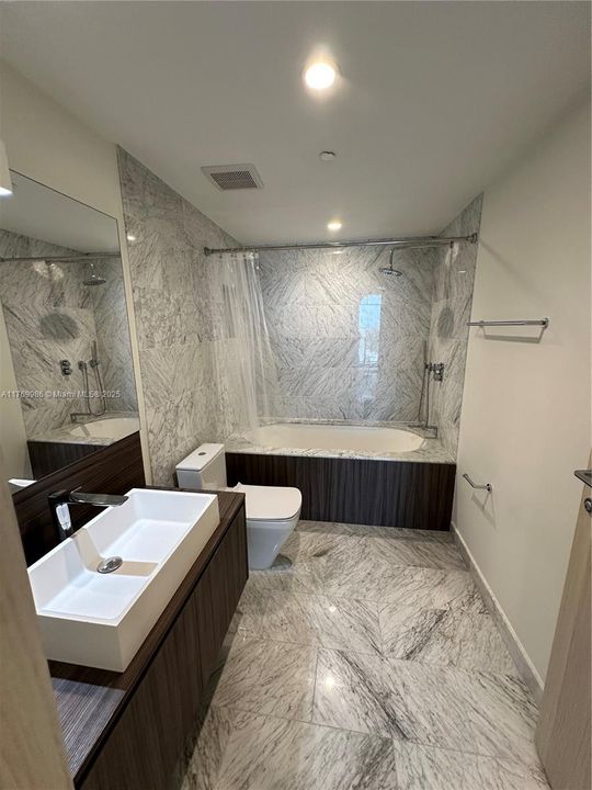 Недавно арендовано: $4,650 (1 спален, 1 ванн, 665 Квадратных фут)