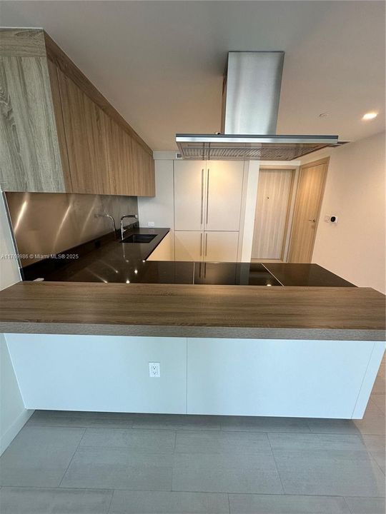 Недавно арендовано: $4,650 (1 спален, 1 ванн, 665 Квадратных фут)