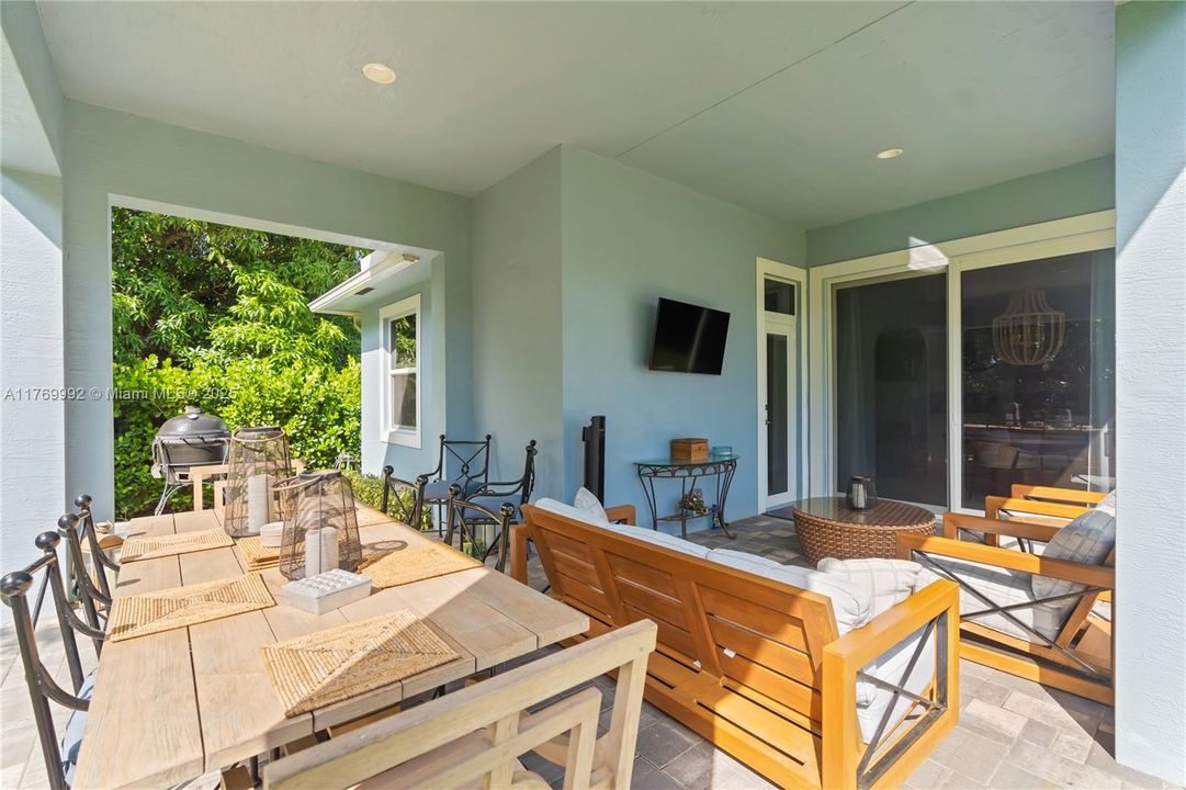 Recently Sold: $1,299,000 (4 beds, 3 baths, 2322 Square Feet)