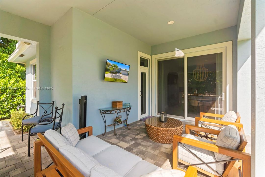 Recently Sold: $1,299,000 (4 beds, 3 baths, 2322 Square Feet)