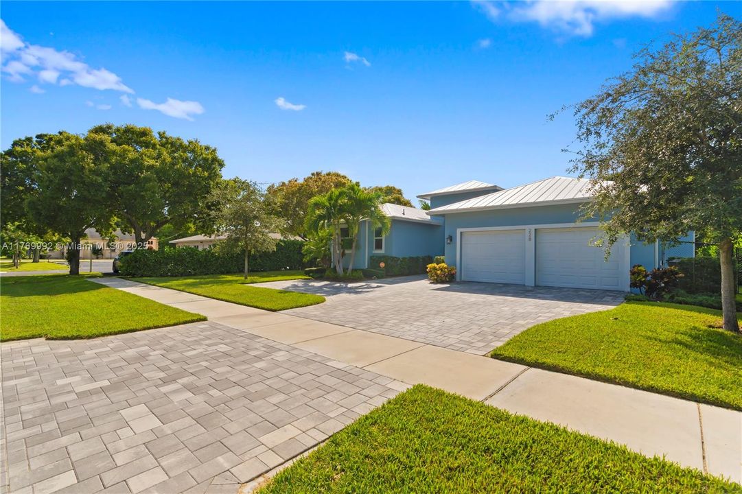 Recently Sold: $1,299,000 (4 beds, 3 baths, 2322 Square Feet)