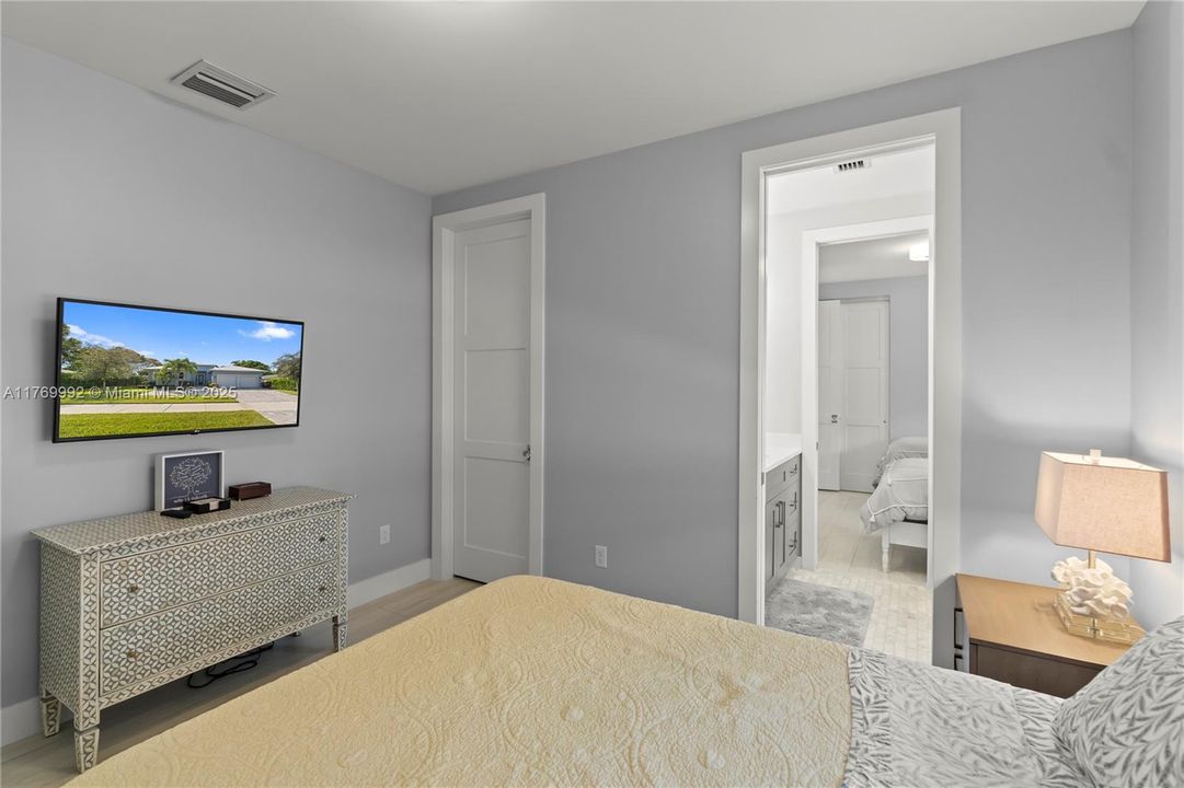 Recently Sold: $1,299,000 (4 beds, 3 baths, 2322 Square Feet)