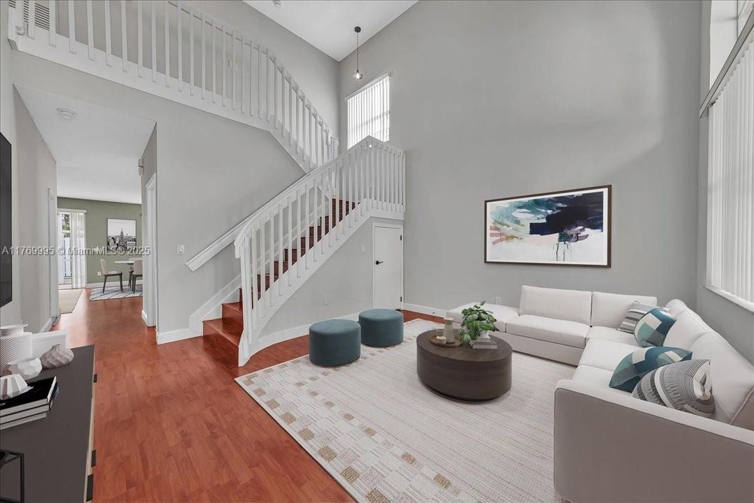 Vendido Recientemente: $680,000 (4 camas, 2 baños, 2054 Pies cuadrados)