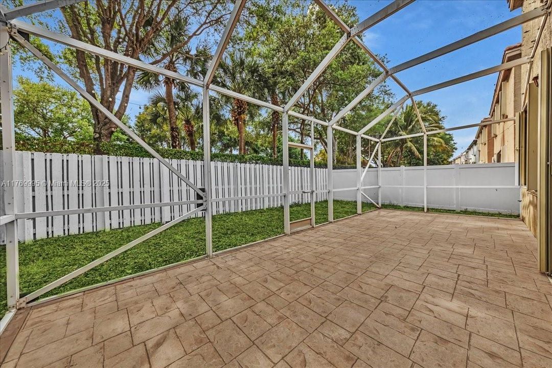 Vendido Recientemente: $680,000 (4 camas, 2 baños, 2054 Pies cuadrados)