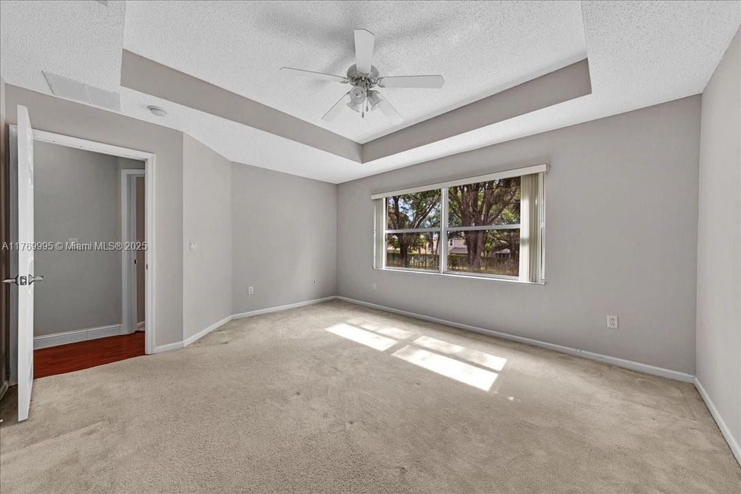 Vendido Recientemente: $680,000 (4 camas, 2 baños, 2054 Pies cuadrados)