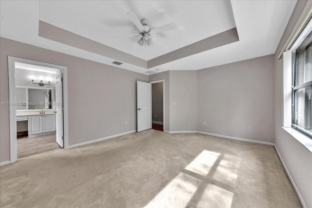 Vendido Recientemente: $680,000 (4 camas, 2 baños, 2054 Pies cuadrados)