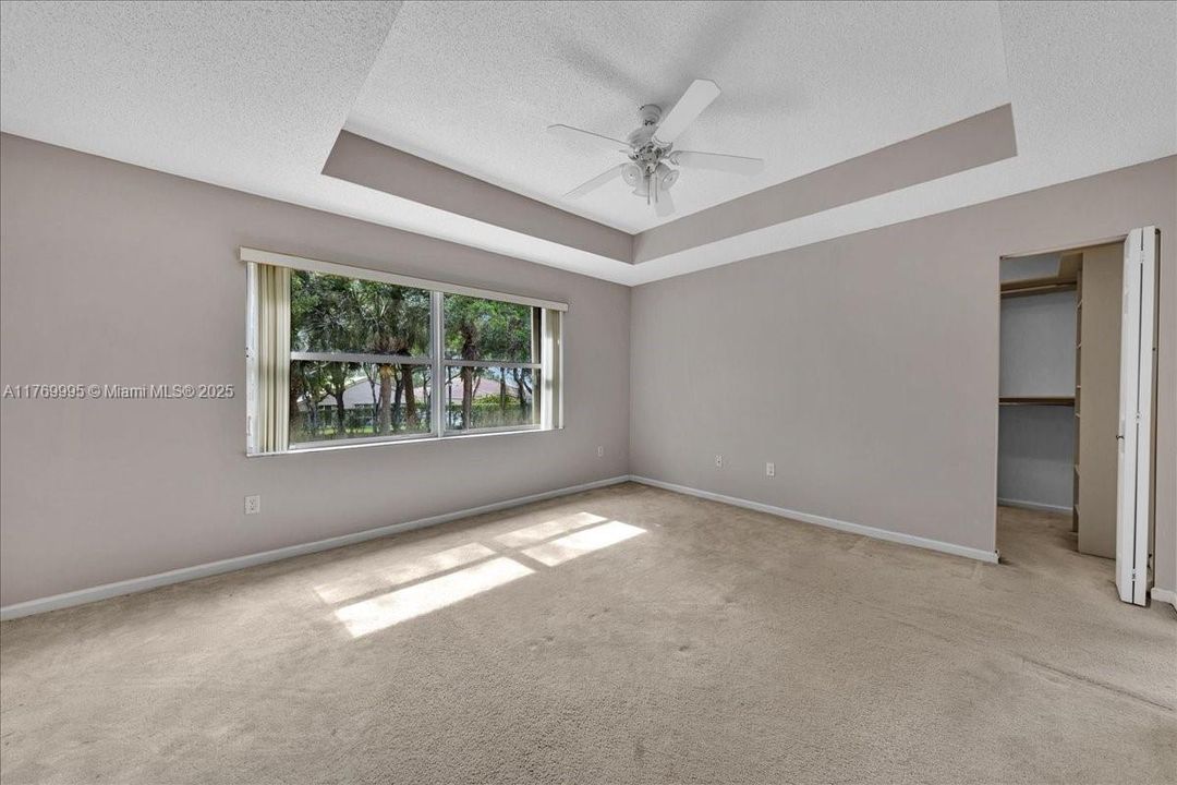 Vendido Recientemente: $680,000 (4 camas, 2 baños, 2054 Pies cuadrados)