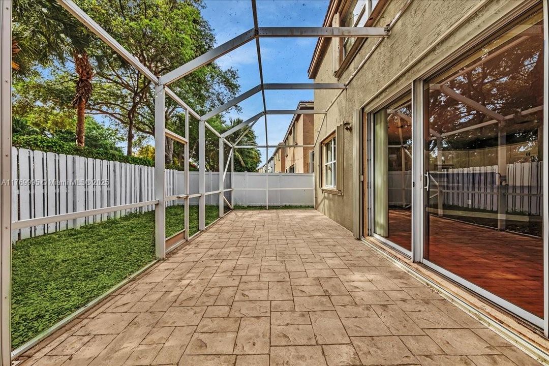 Vendido Recientemente: $680,000 (4 camas, 2 baños, 2054 Pies cuadrados)