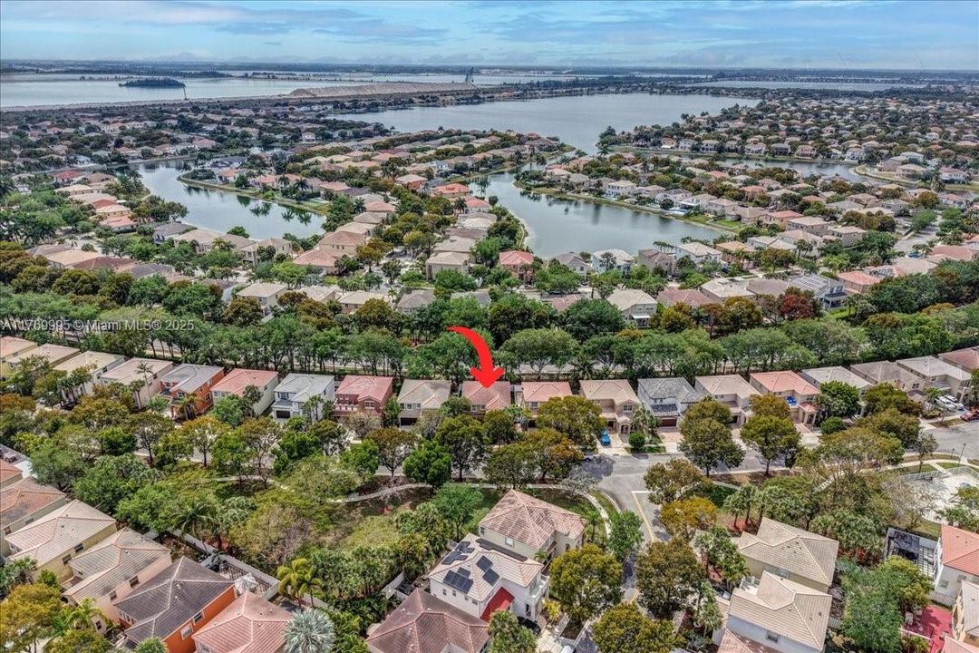 Vendido Recientemente: $680,000 (4 camas, 2 baños, 2054 Pies cuadrados)