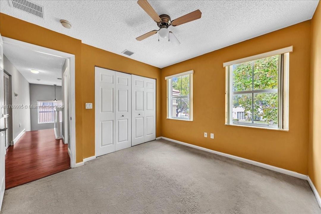 Vendido Recientemente: $680,000 (4 camas, 2 baños, 2054 Pies cuadrados)