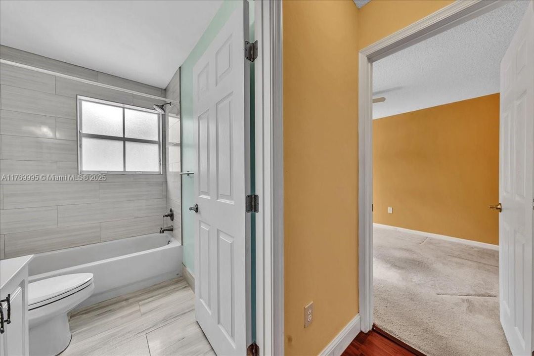 Vendido Recientemente: $680,000 (4 camas, 2 baños, 2054 Pies cuadrados)