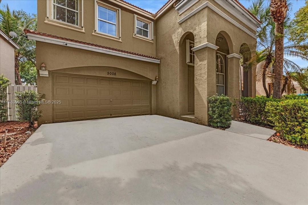 Vendido Recientemente: $680,000 (4 camas, 2 baños, 2054 Pies cuadrados)