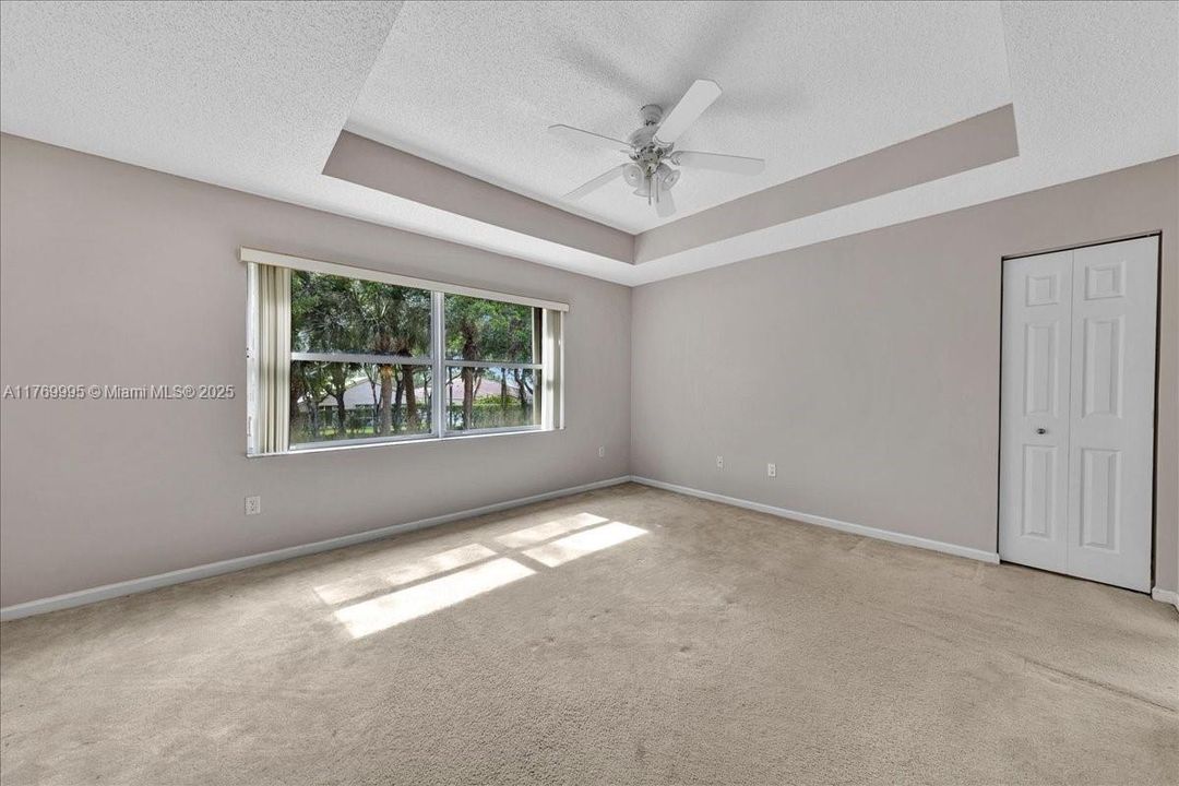 Vendido Recientemente: $680,000 (4 camas, 2 baños, 2054 Pies cuadrados)