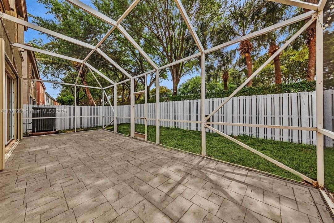 Vendido Recientemente: $680,000 (4 camas, 2 baños, 2054 Pies cuadrados)