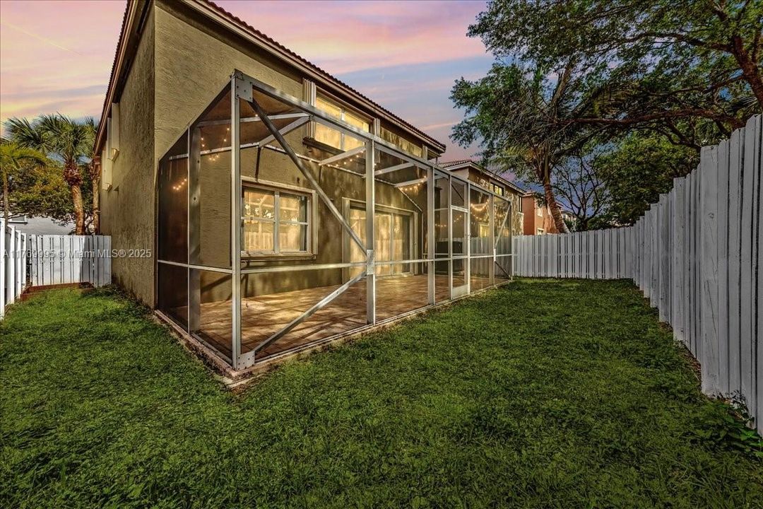 Vendido Recientemente: $680,000 (4 camas, 2 baños, 2054 Pies cuadrados)