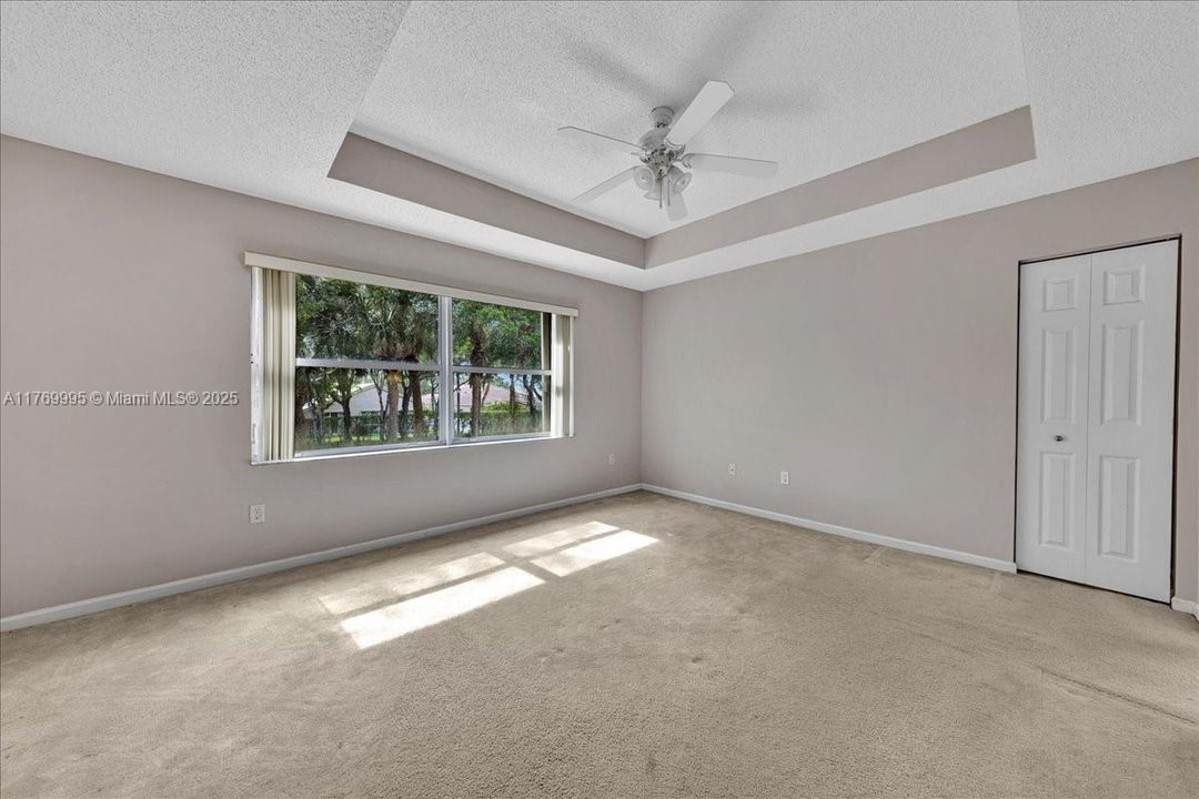 Vendido Recientemente: $680,000 (4 camas, 2 baños, 2054 Pies cuadrados)