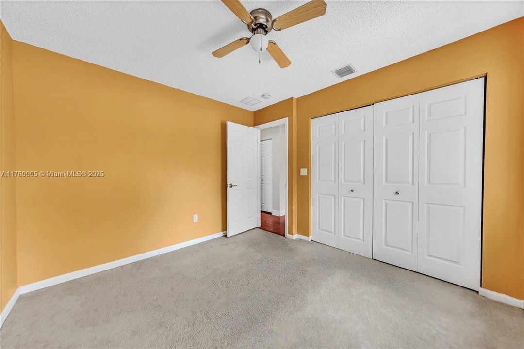 Vendido Recientemente: $680,000 (4 camas, 2 baños, 2054 Pies cuadrados)