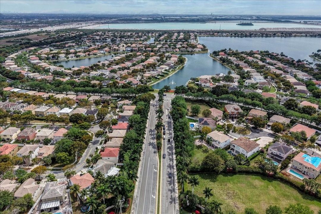 Vendido Recientemente: $680,000 (4 camas, 2 baños, 2054 Pies cuadrados)