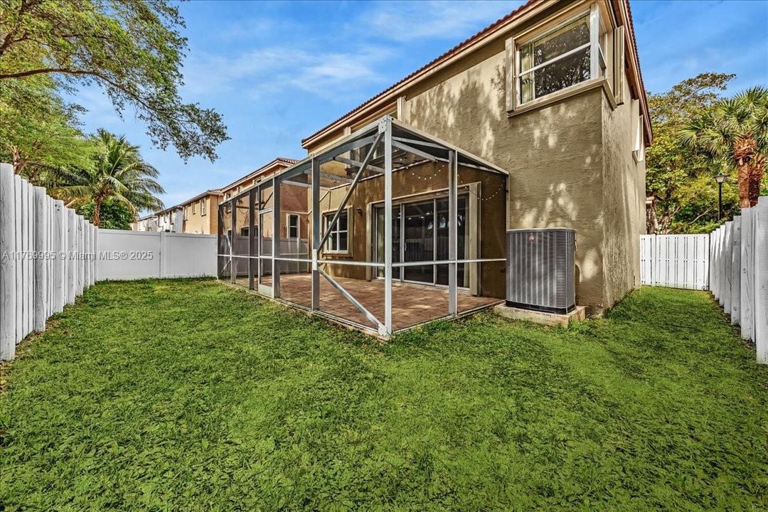 Vendido Recientemente: $680,000 (4 camas, 2 baños, 2054 Pies cuadrados)