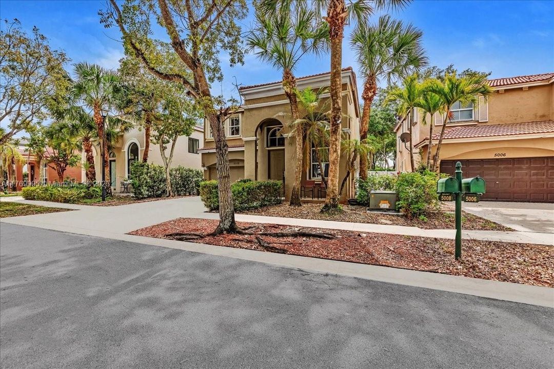 Vendido Recientemente: $680,000 (4 camas, 2 baños, 2054 Pies cuadrados)