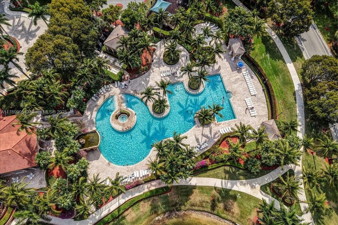 Vendido Recientemente: $680,000 (4 camas, 2 baños, 2054 Pies cuadrados)