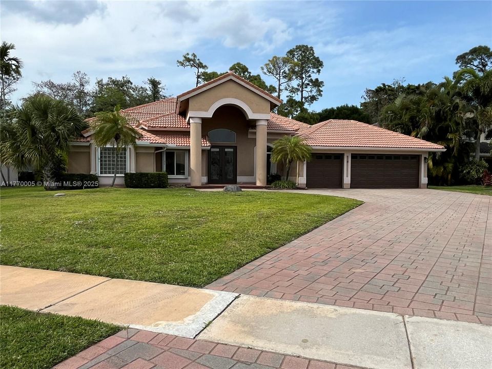 Recientemente alquilado: $5,800 (5 camas, 3 baños, 2815 Pies cuadrados)