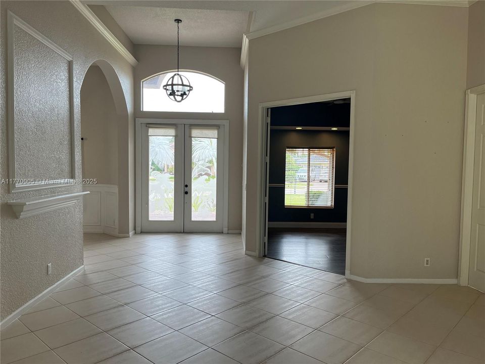 Recientemente alquilado: $5,800 (5 camas, 3 baños, 2815 Pies cuadrados)