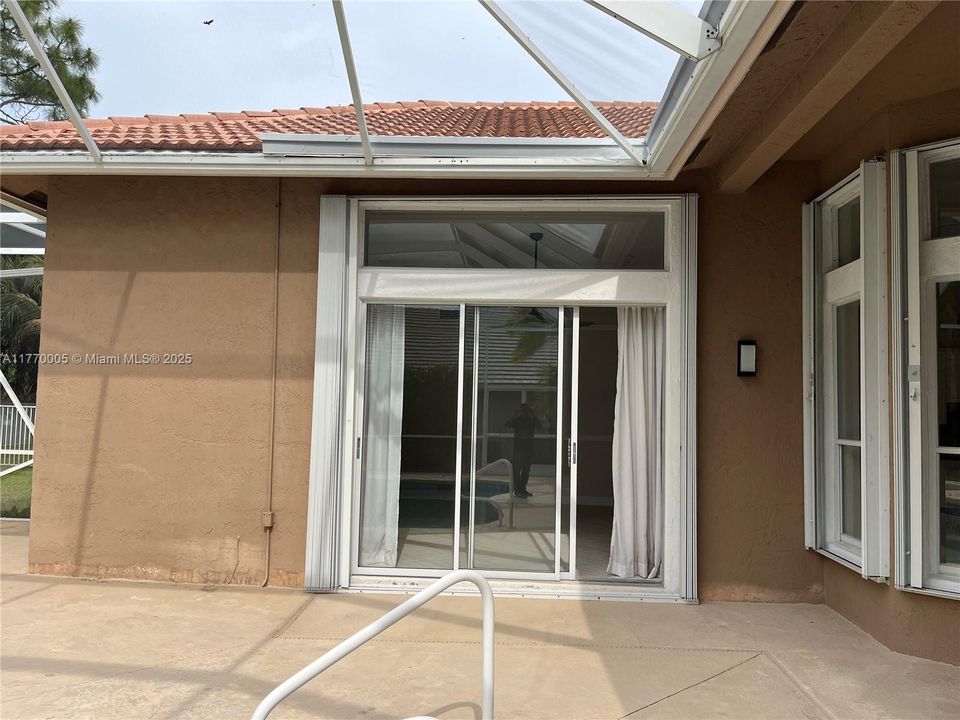 Recientemente alquilado: $5,800 (5 camas, 3 baños, 2815 Pies cuadrados)