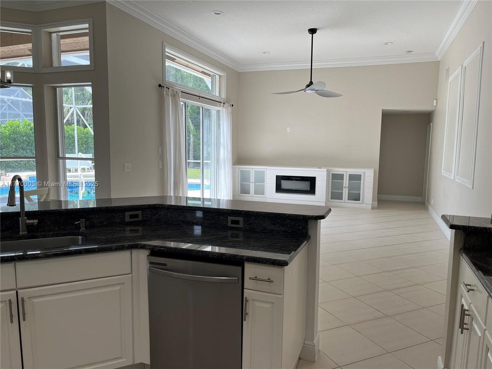 Recientemente alquilado: $5,800 (5 camas, 3 baños, 2815 Pies cuadrados)