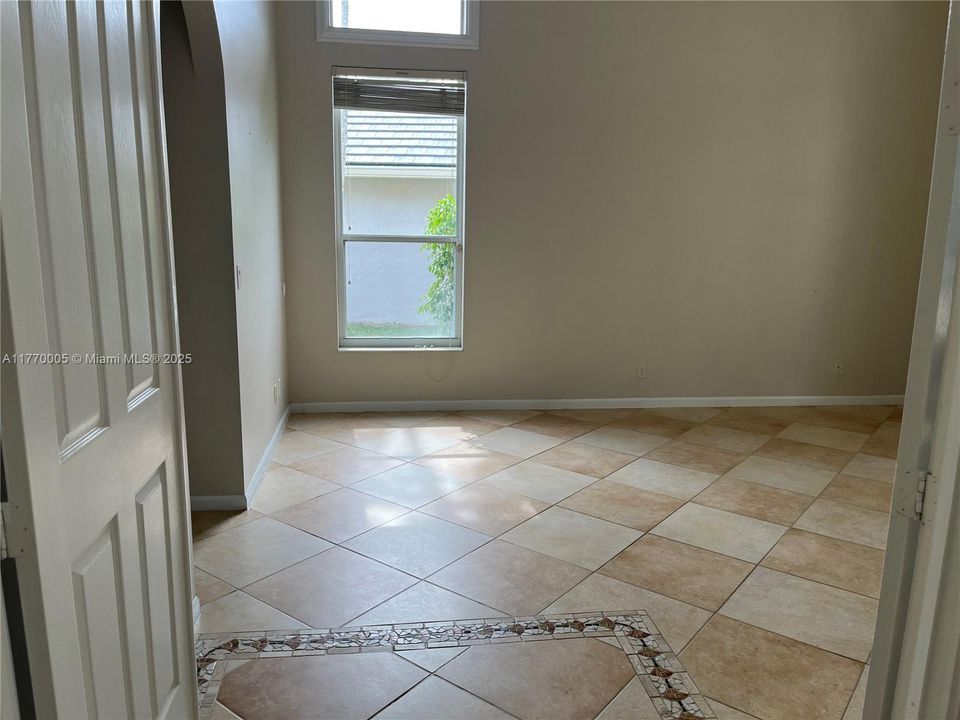 Recientemente alquilado: $5,800 (5 camas, 3 baños, 2815 Pies cuadrados)