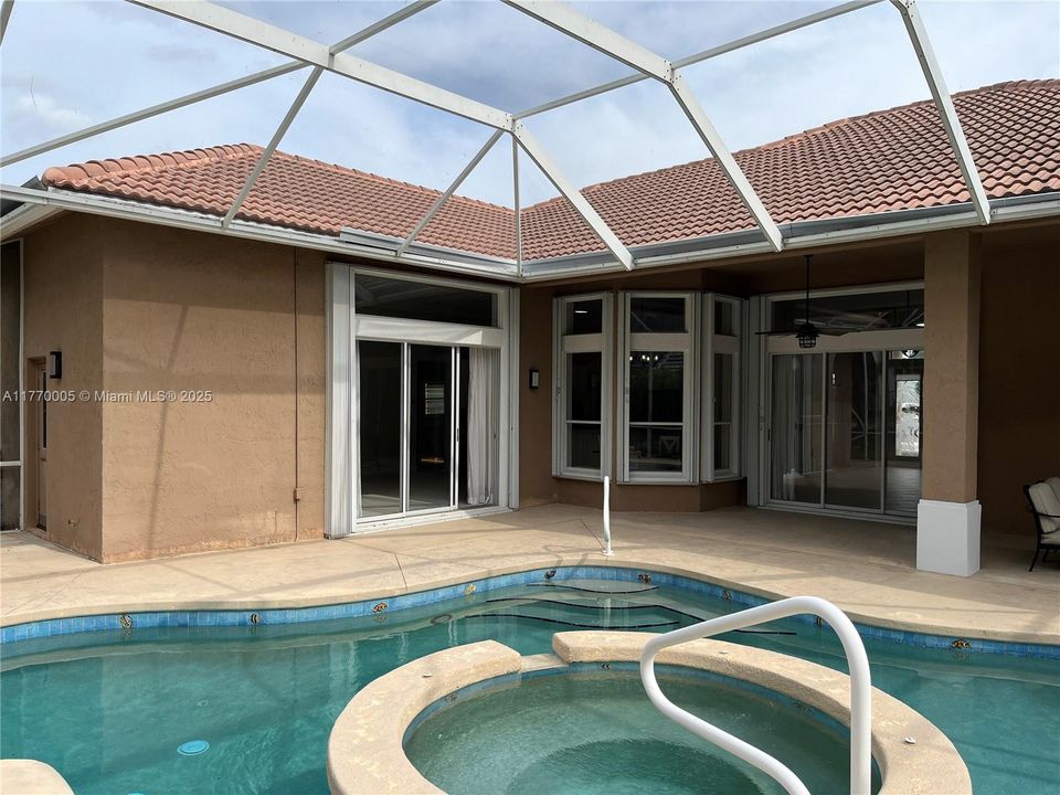 Recientemente alquilado: $5,800 (5 camas, 3 baños, 2815 Pies cuadrados)