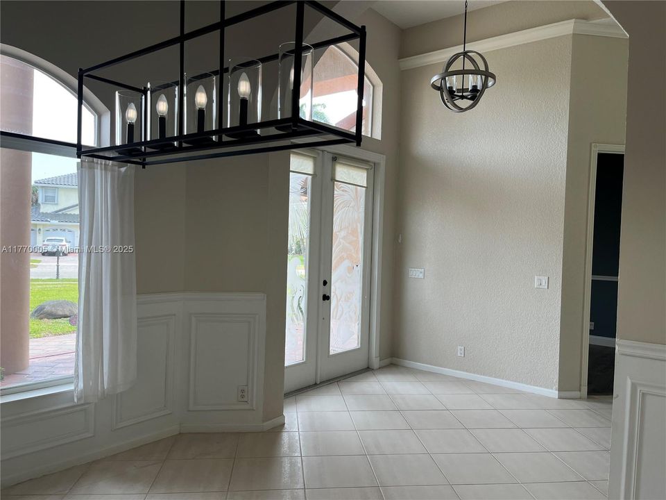 Recientemente alquilado: $5,800 (5 camas, 3 baños, 2815 Pies cuadrados)