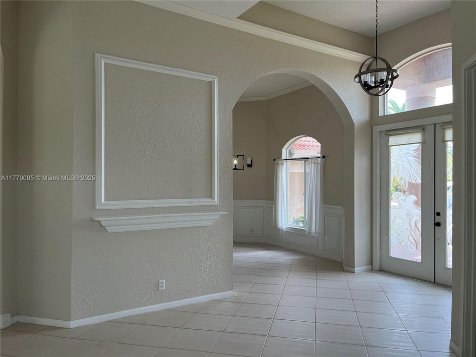 Recientemente alquilado: $5,800 (5 camas, 3 baños, 2815 Pies cuadrados)