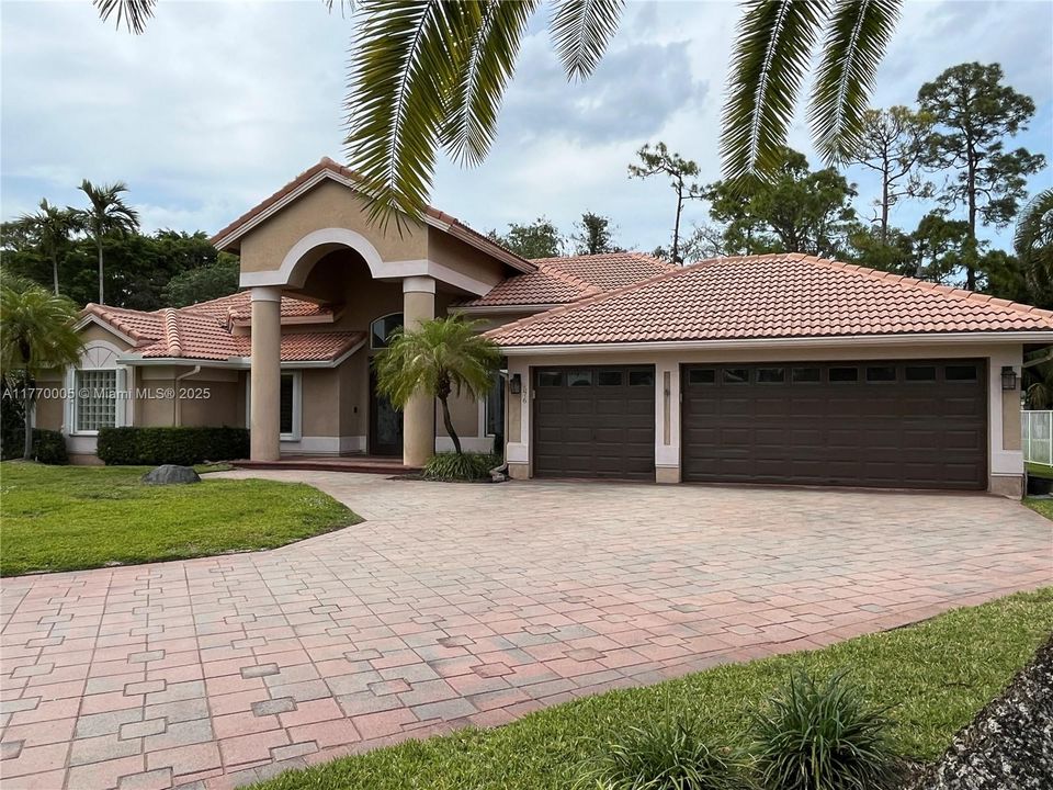 Recientemente alquilado: $5,800 (5 camas, 3 baños, 2815 Pies cuadrados)