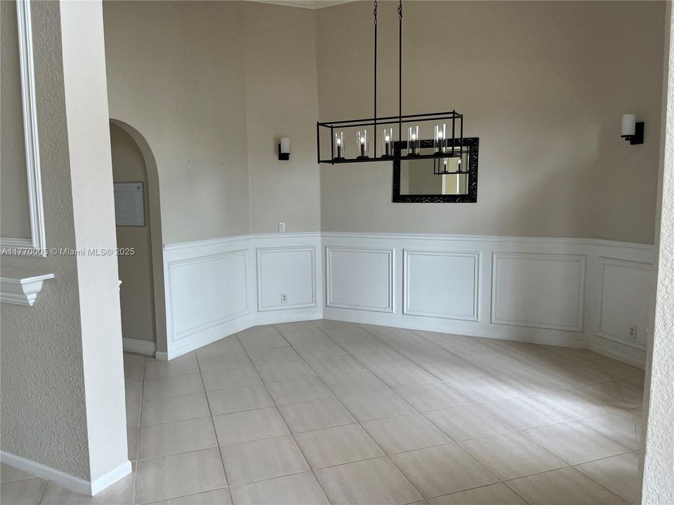 Recientemente alquilado: $5,800 (5 camas, 3 baños, 2815 Pies cuadrados)