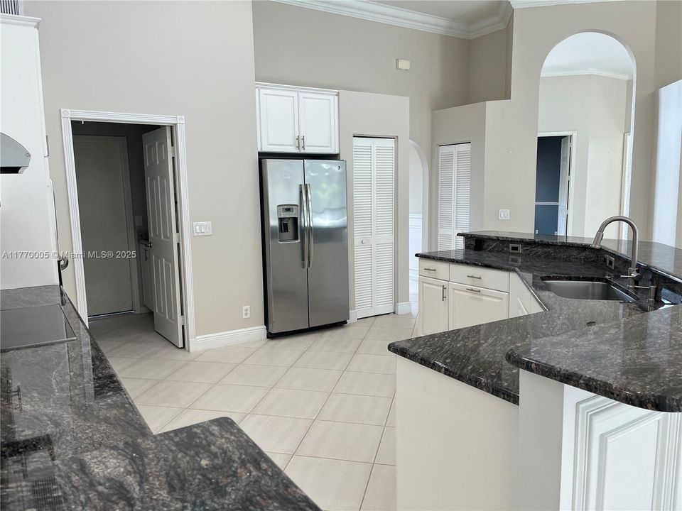 Recientemente alquilado: $5,800 (5 camas, 3 baños, 2815 Pies cuadrados)