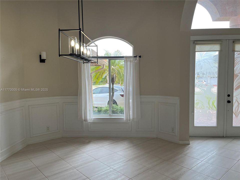 Recientemente alquilado: $5,800 (5 camas, 3 baños, 2815 Pies cuadrados)