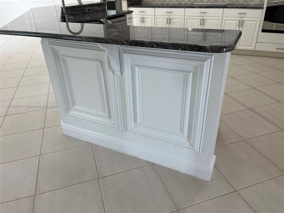 Recientemente alquilado: $5,800 (5 camas, 3 baños, 2815 Pies cuadrados)