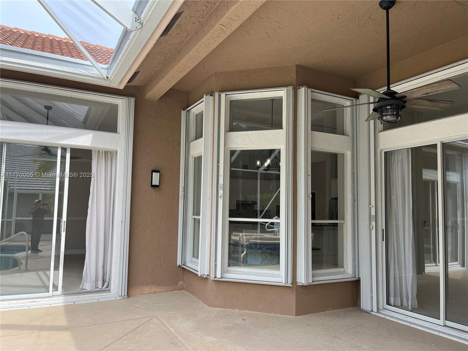 Recientemente alquilado: $5,800 (5 camas, 3 baños, 2815 Pies cuadrados)