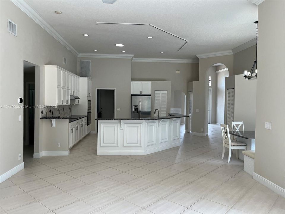 Recientemente alquilado: $5,800 (5 camas, 3 baños, 2815 Pies cuadrados)