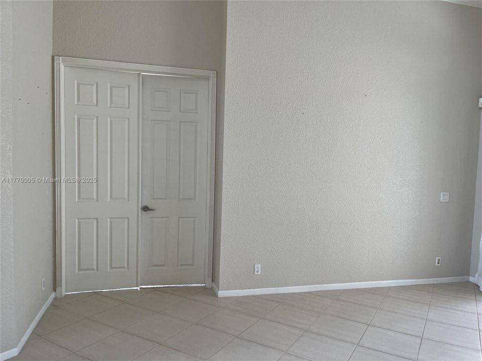 Recientemente alquilado: $5,800 (5 camas, 3 baños, 2815 Pies cuadrados)