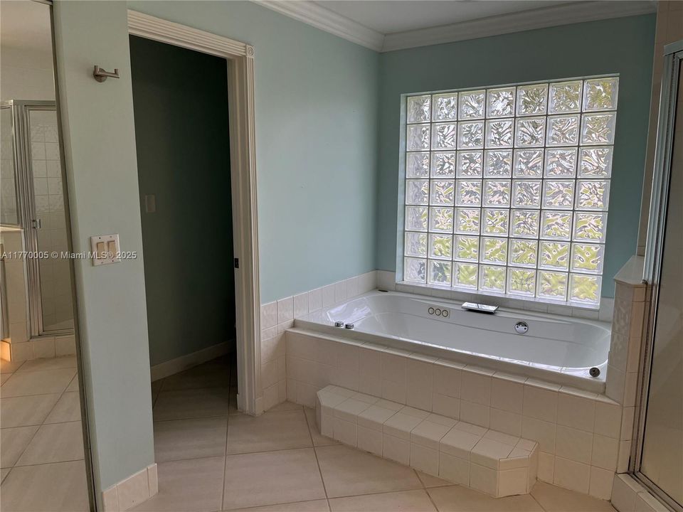 Recientemente alquilado: $5,800 (5 camas, 3 baños, 2815 Pies cuadrados)