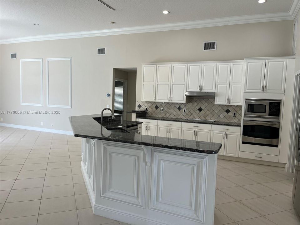 Recientemente alquilado: $5,800 (5 camas, 3 baños, 2815 Pies cuadrados)