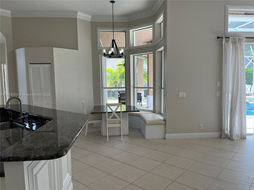 Recientemente alquilado: $5,800 (5 camas, 3 baños, 2815 Pies cuadrados)