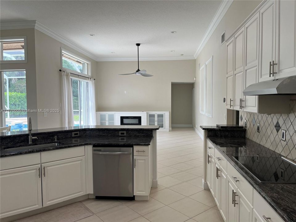 Recientemente alquilado: $5,800 (5 camas, 3 baños, 2815 Pies cuadrados)